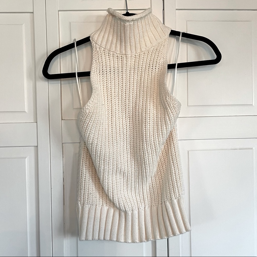 KENDALL & KYLIE BACKLESS TURTLE NECK SWEATER